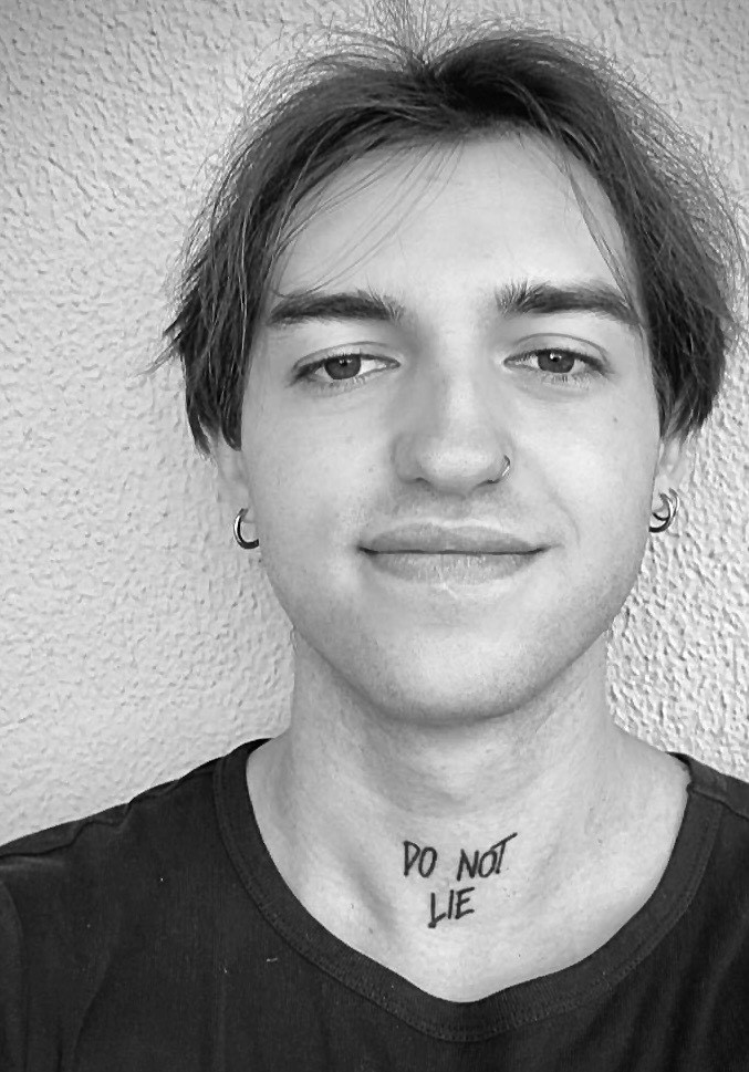 Marcé, Derek